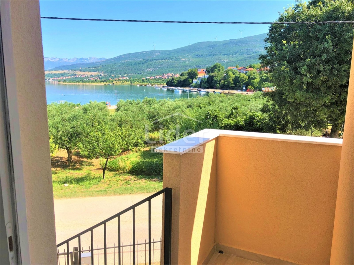 Gornji Karin, casa in vendita prima fila al mare