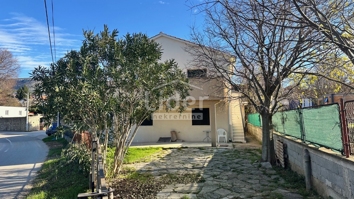 Gornji Karin, casa in vendita prima fila al mare