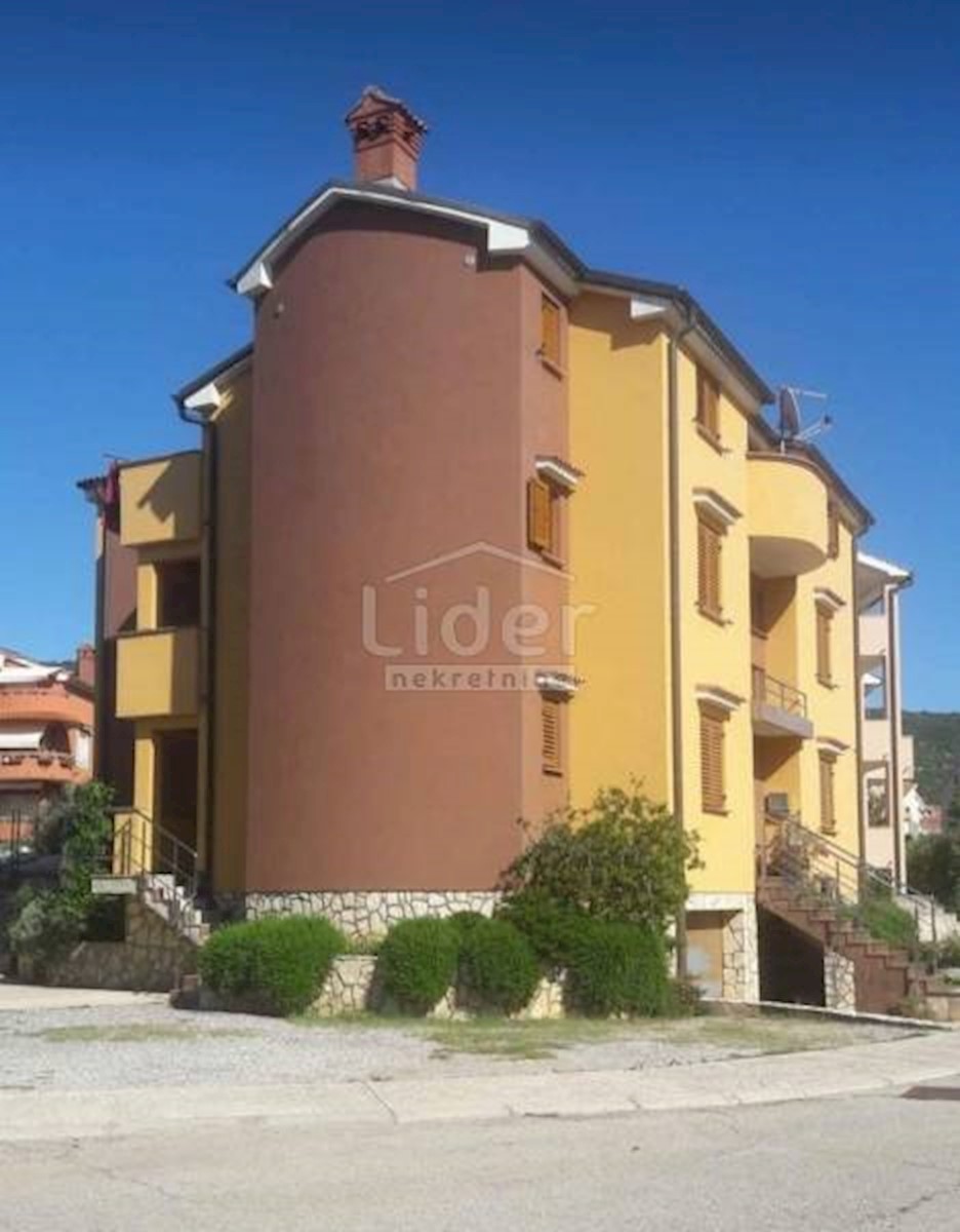 Cres, casa con diversi appartamenti vicino al mare