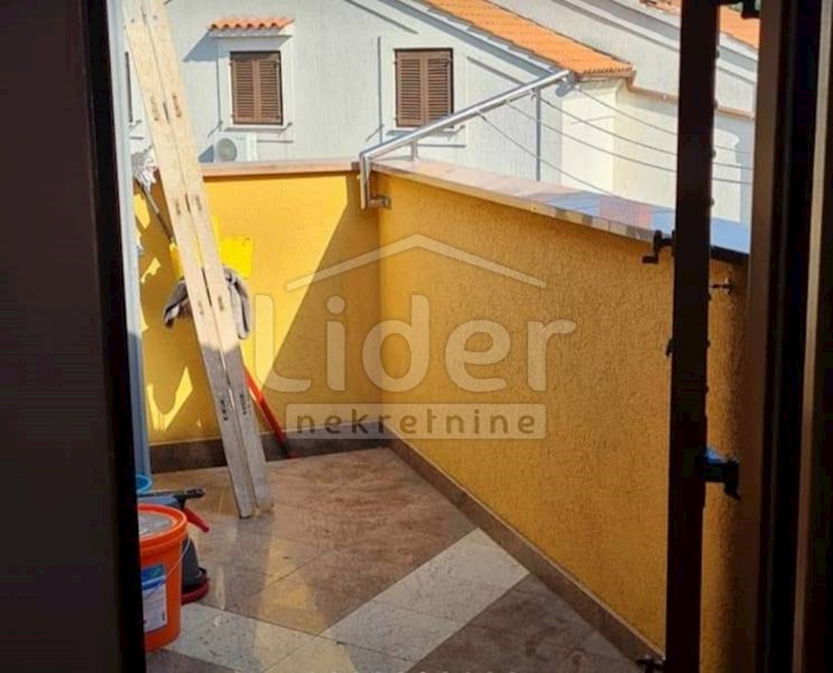 Cres, casa con diversi appartamenti vicino al mare