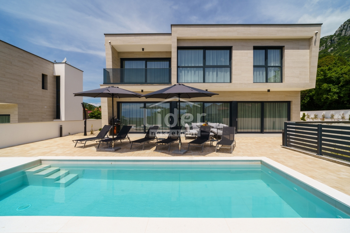 BRIBIR Villa con piscina, nuova costruzione