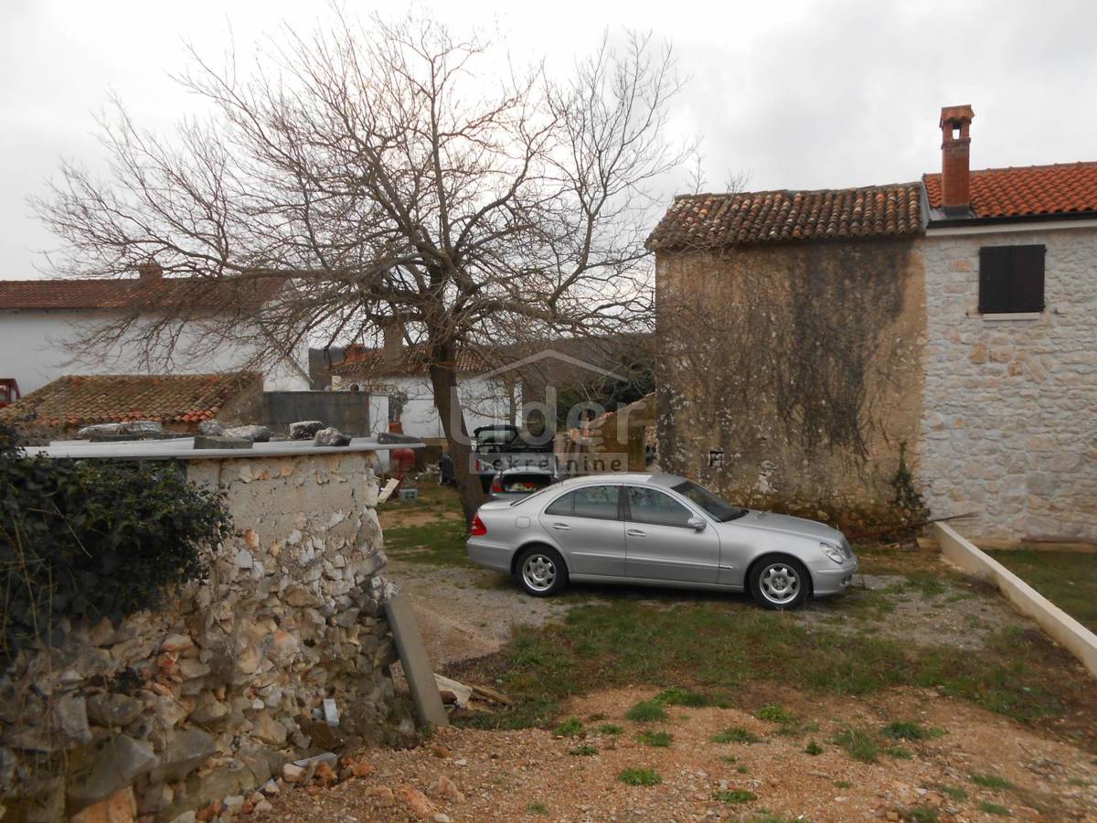 SUŽAN (Krk) SUŽAN (Krk) 3 case in pietra da ristrutturare