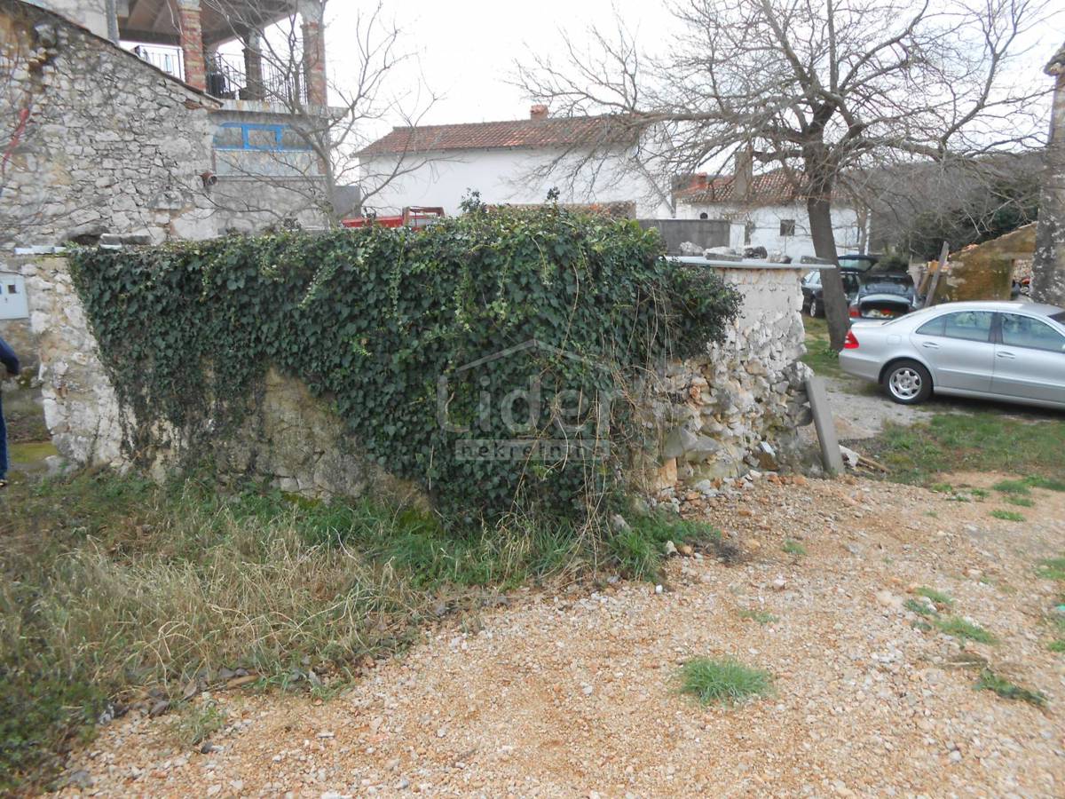 SUŽAN (Krk) SUŽAN (Krk) 3 case in pietra da ristrutturare