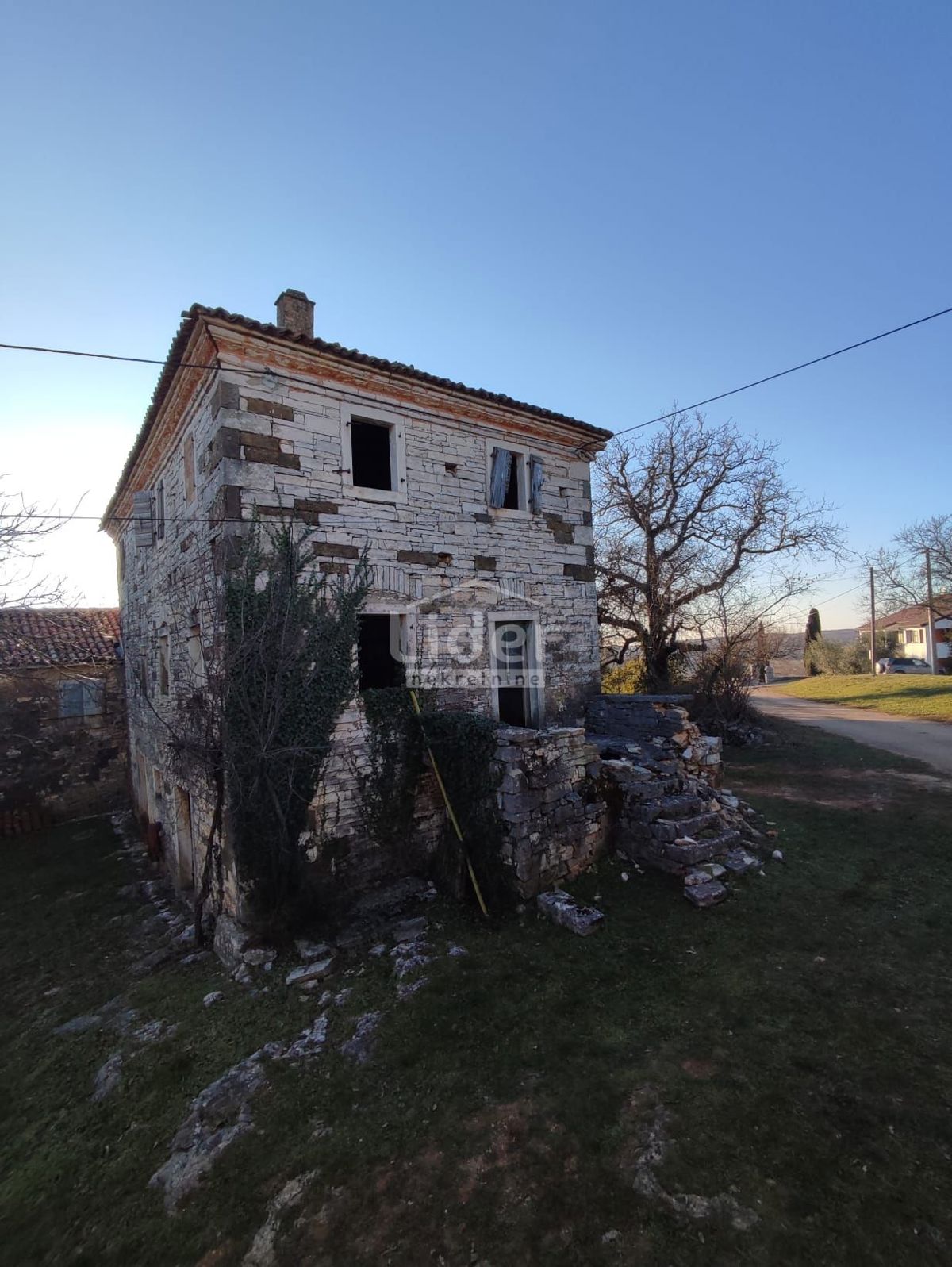 Casa Oprtalj, 1.300m2