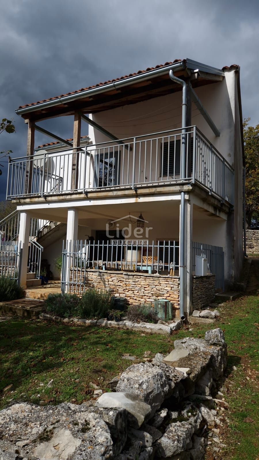 Casa Oprtalj, 1.300m2