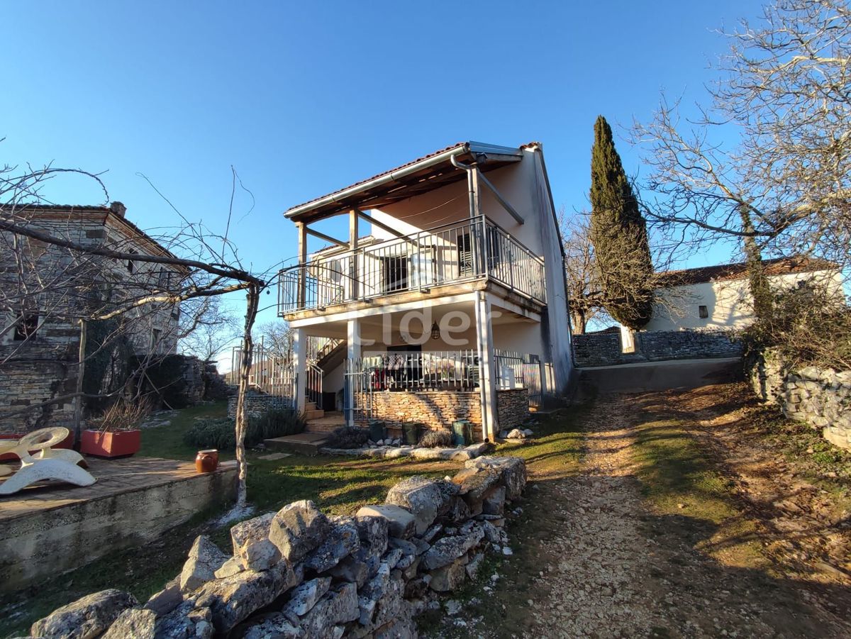 Casa Oprtalj, 1.300m2