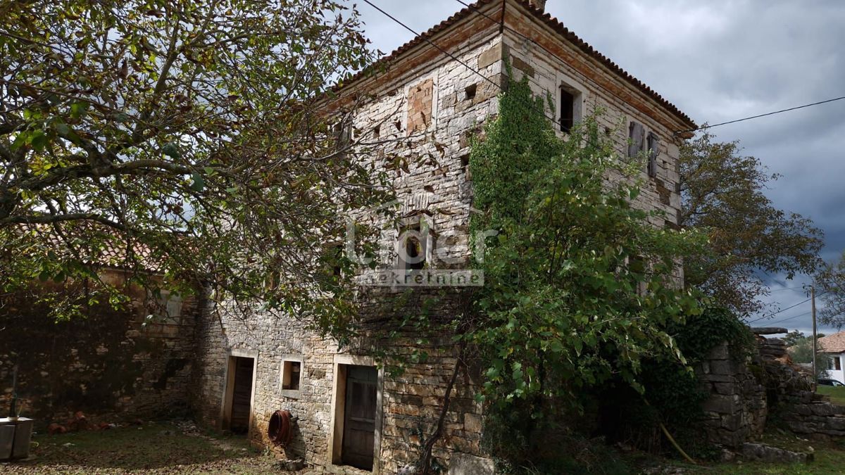 Casa Oprtalj, 1.300m2