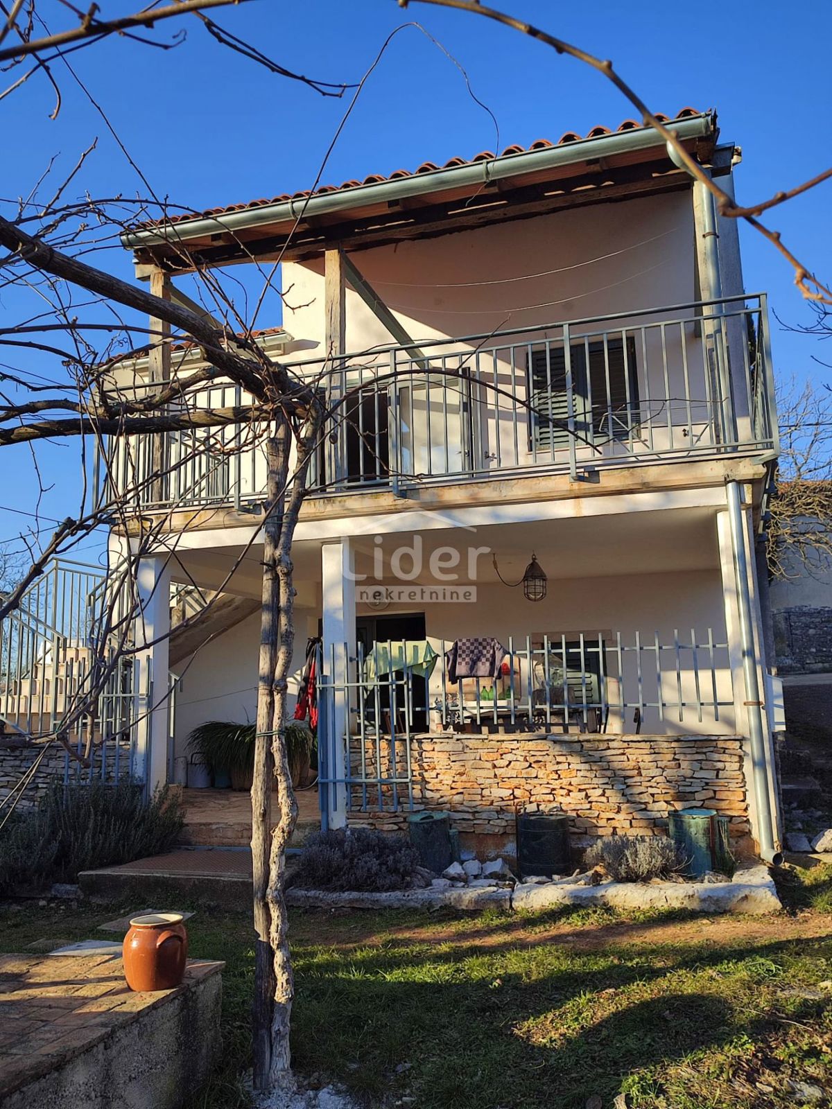 Casa Oprtalj, 1.300m2