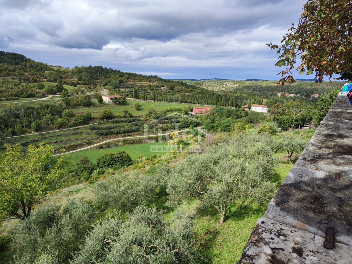 Casa Oprtalj, 1.300m2