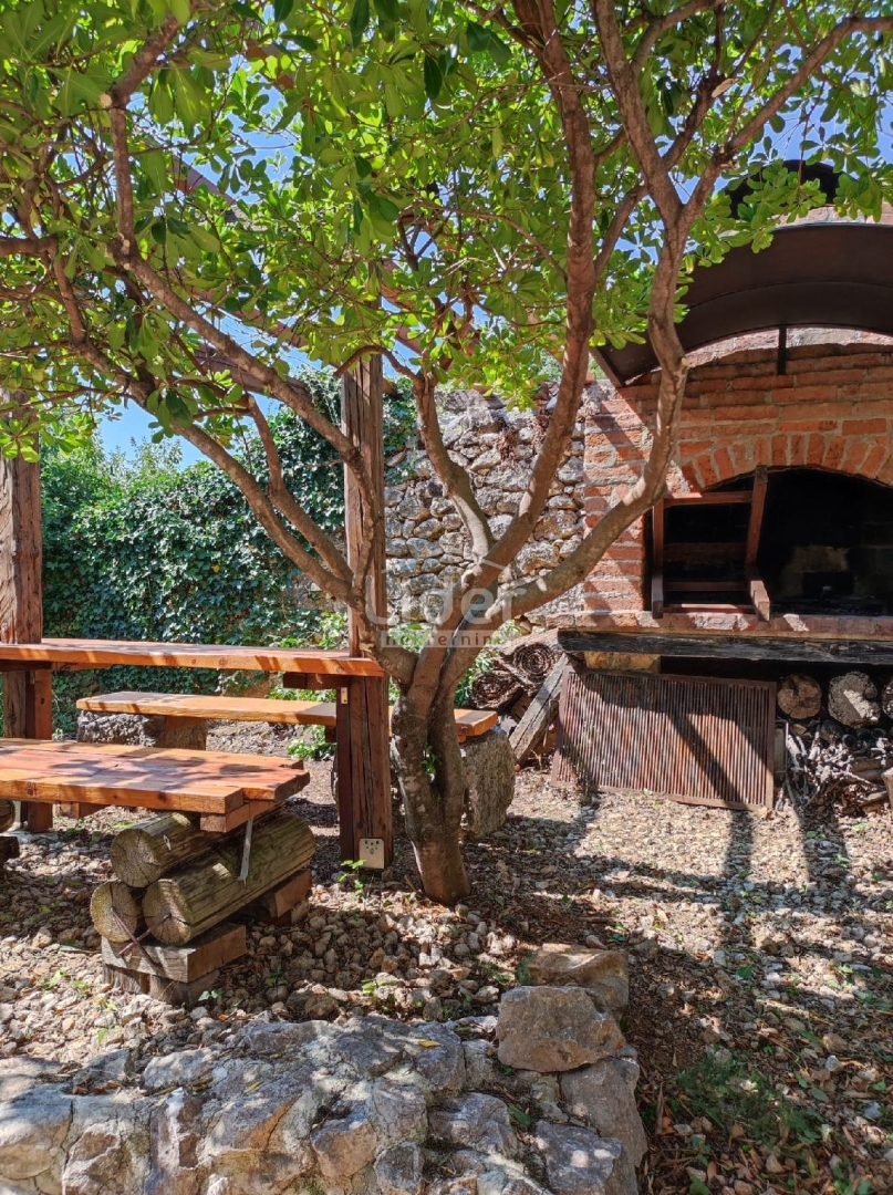 BRIBIR Tipica casa in pietra in un ambiente tranquillo