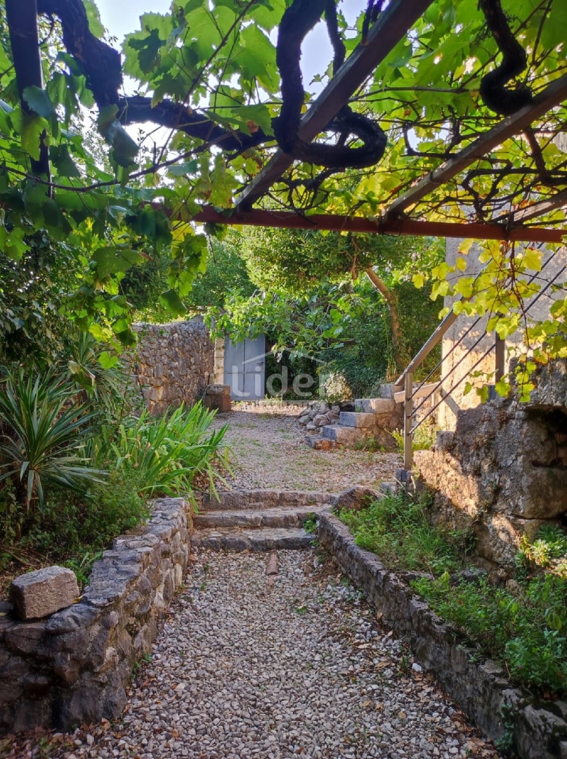 BRIBIR Tipica casa in pietra in un ambiente tranquillo