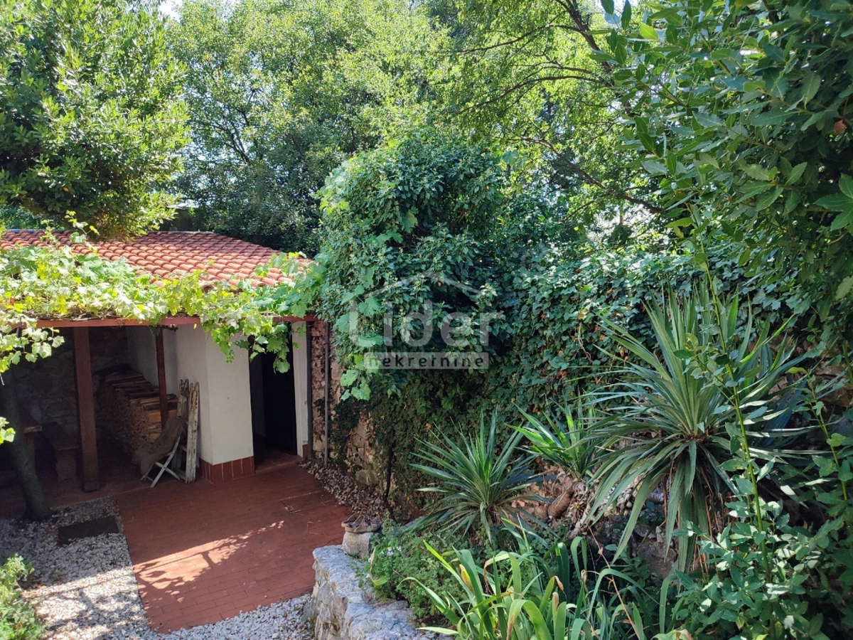 BRIBIR Tipica casa in pietra in un ambiente tranquillo