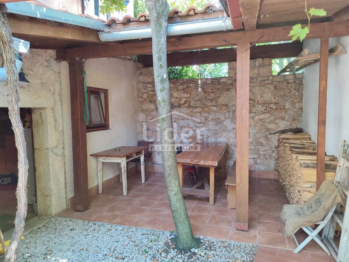 BRIBIR Tipica casa in pietra in un ambiente tranquillo