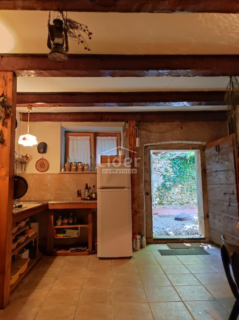 BRIBIR Tipica casa in pietra in un ambiente tranquillo