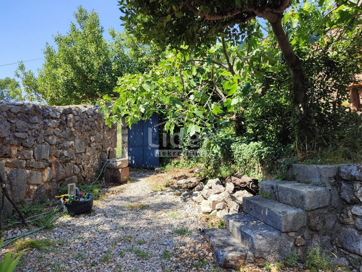 BRIBIR Tipica casa in pietra in un ambiente tranquillo