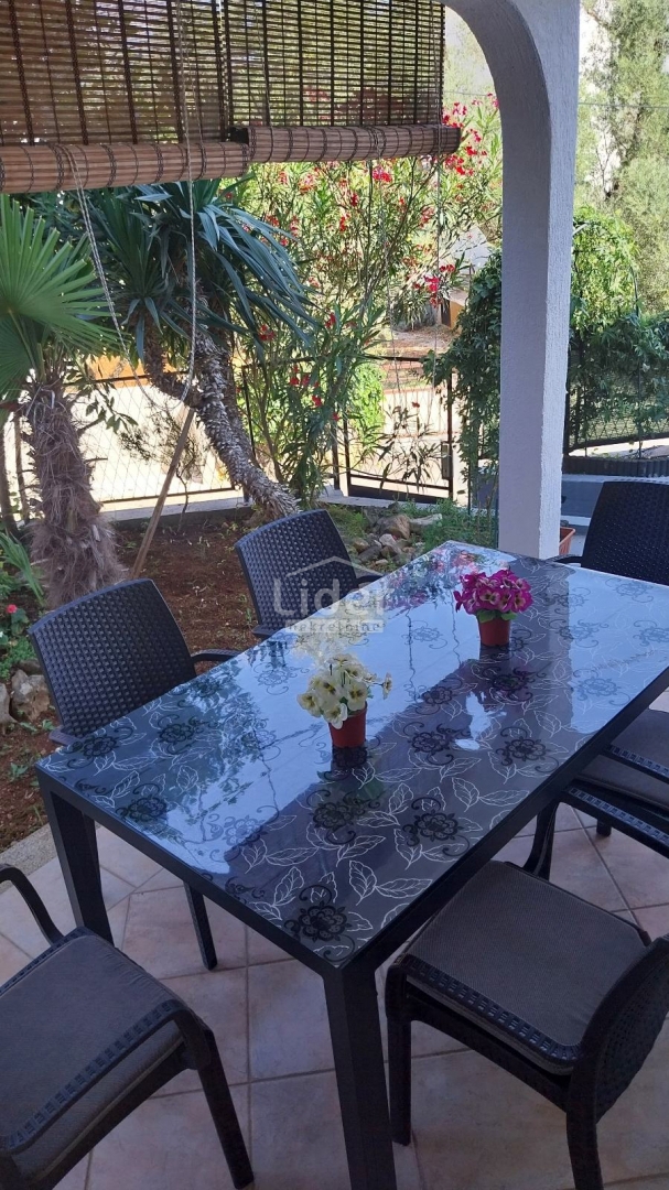 MALINSKA Ottima casa con 5 appartamenti