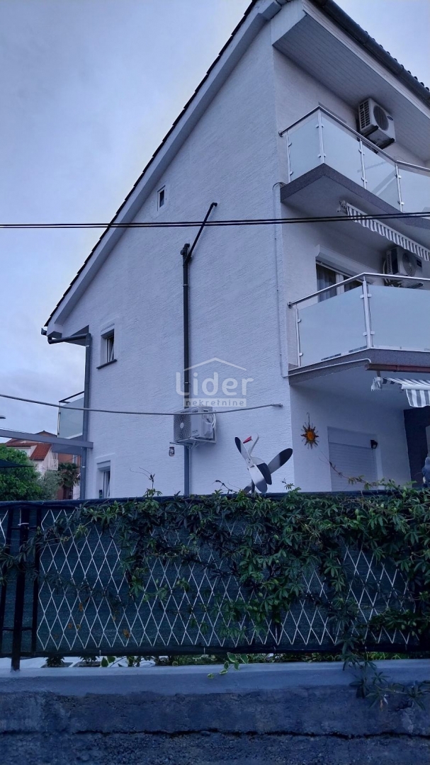 MALINSKA Ottima casa con 5 appartamenti