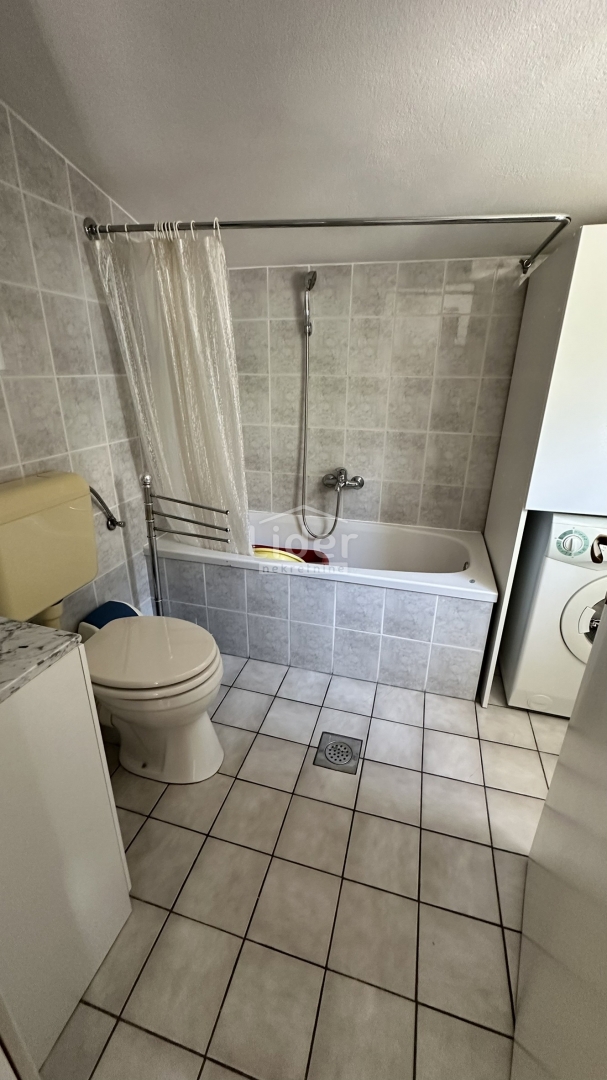 Donji Karin, vendiamo una parte della casa con vista mare 