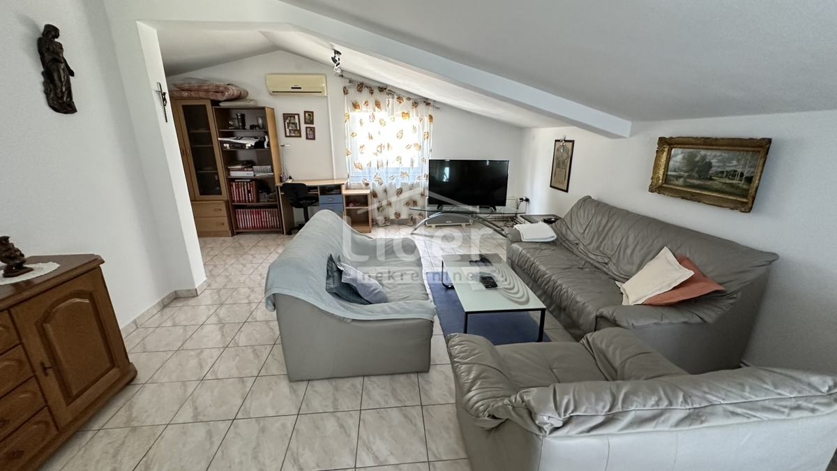 Donji Karin, vendiamo una parte della casa con vista mare 