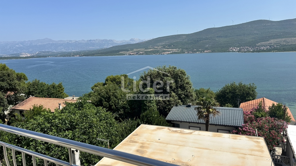 Donji Karin, vendiamo una parte della casa con vista mare 