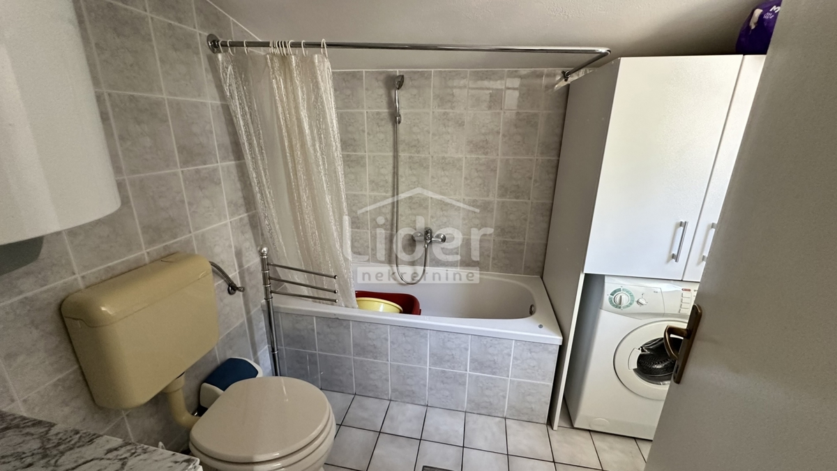 Donji Karin, vendiamo una parte della casa con vista mare 