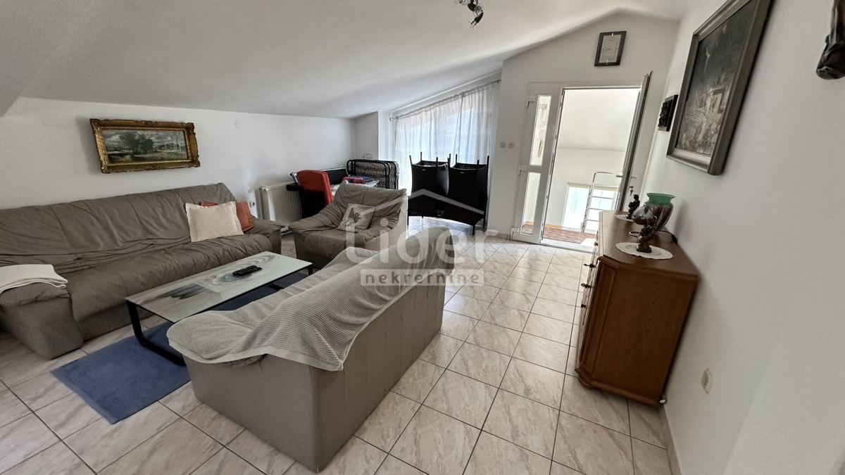 Donji Karin, vendiamo una parte della casa con vista mare 