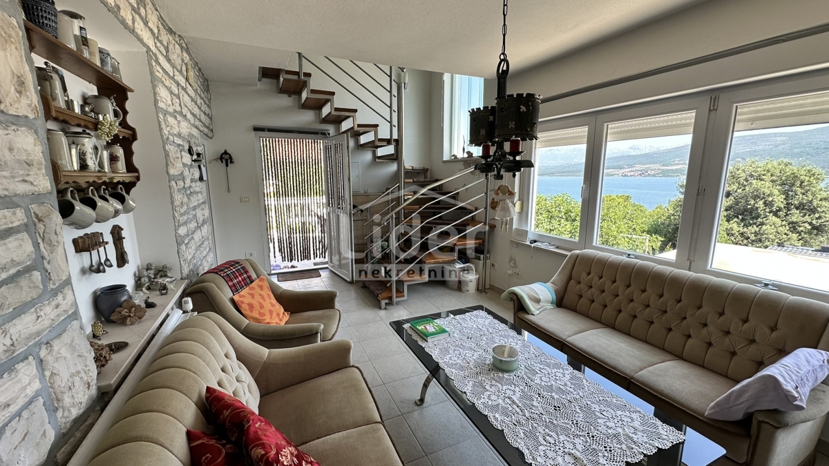 Donji Karin, vendiamo una parte della casa con vista mare 