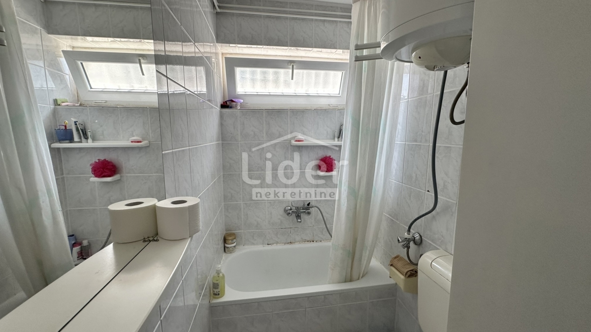 Donji Karin, vendiamo una parte della casa con vista mare 