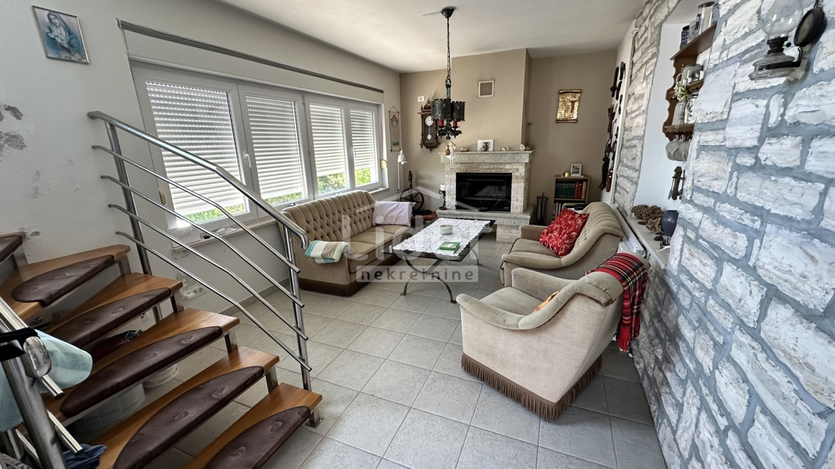 Donji Karin, vendiamo una parte della casa con vista mare 