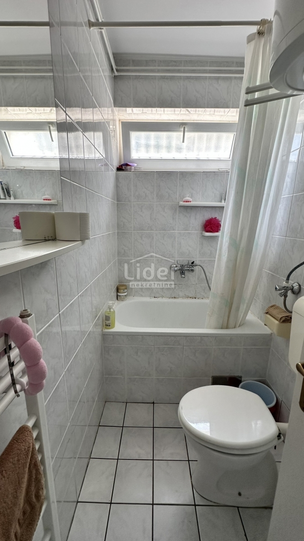 Donji Karin, vendiamo una parte della casa con vista mare 