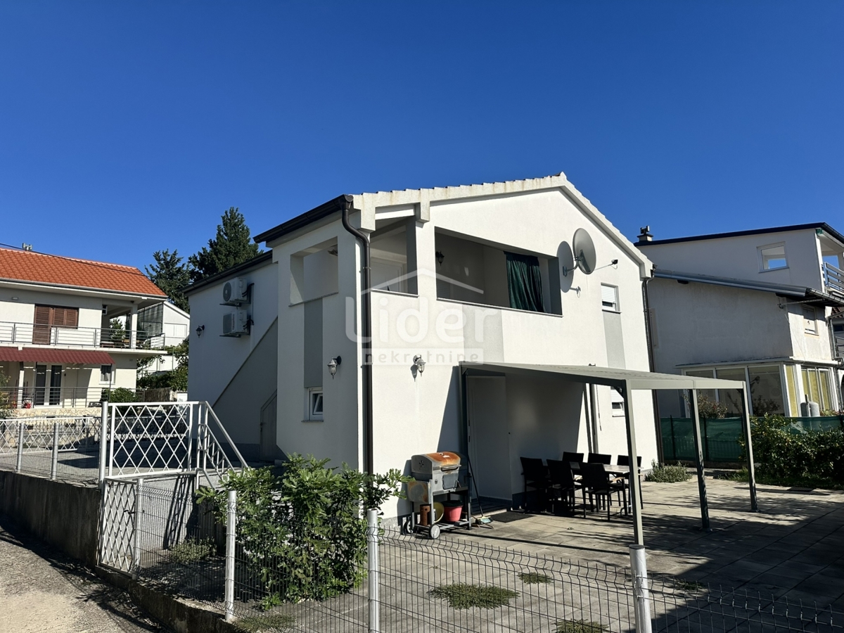 Casa con 2 appartamenti a soli 80 metri dal mare