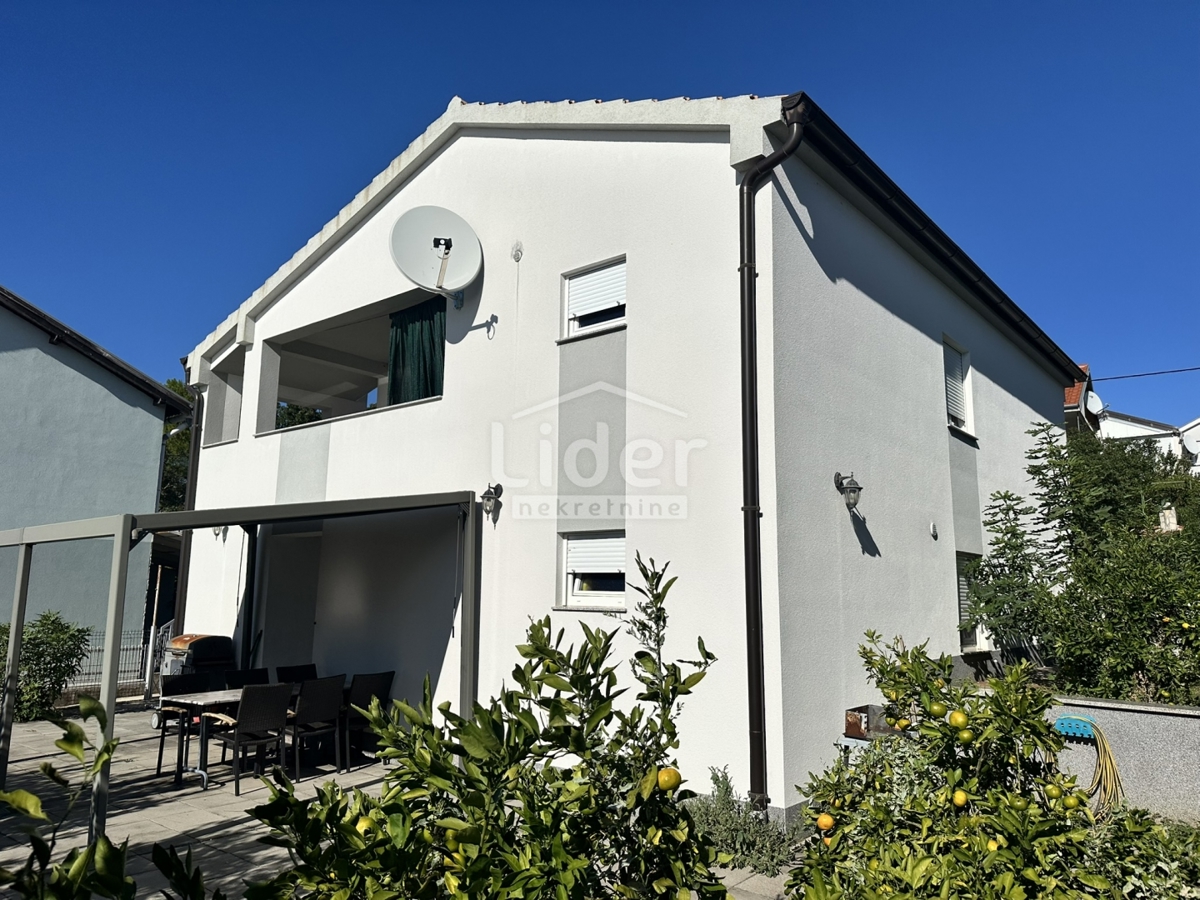 Casa con 2 appartamenti a soli 80 metri dal mare