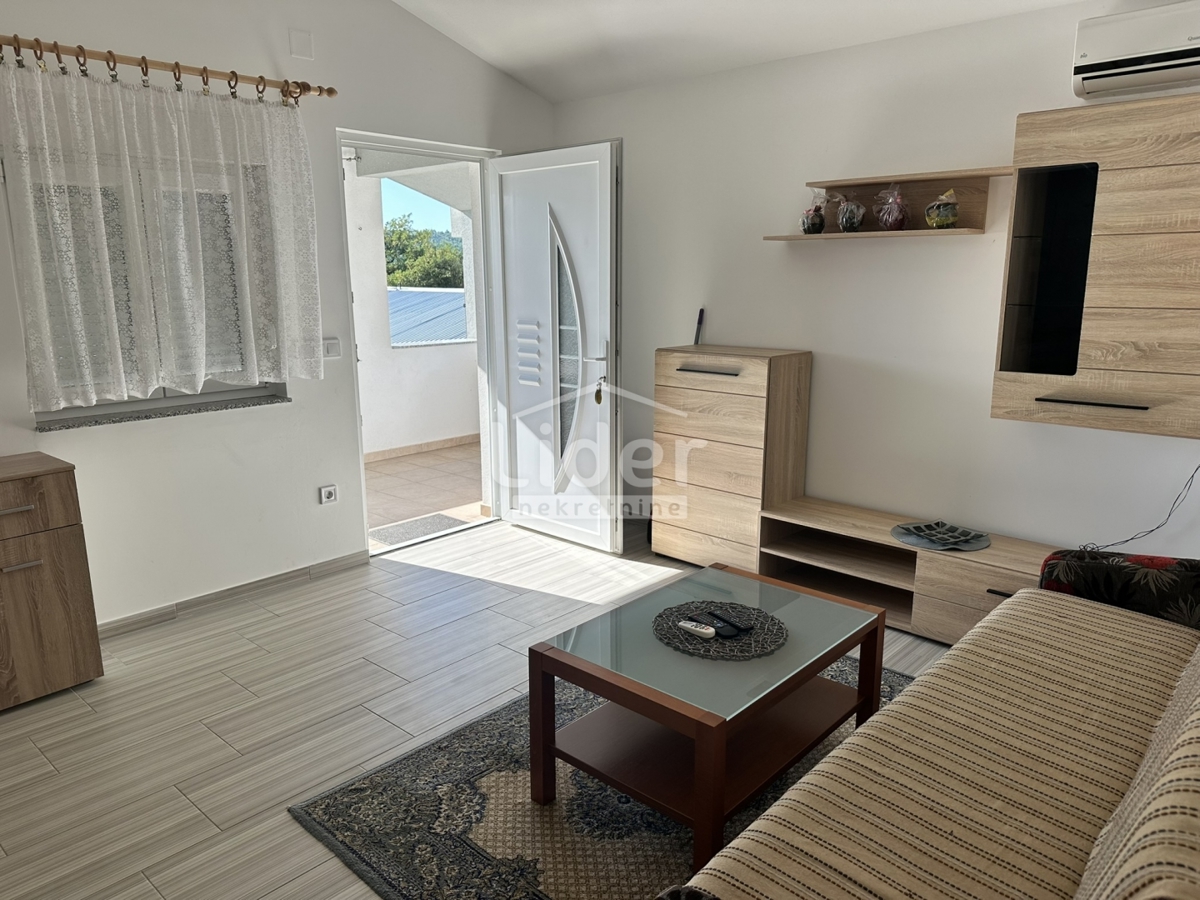 Casa con 2 appartamenti a soli 80 metri dal mare