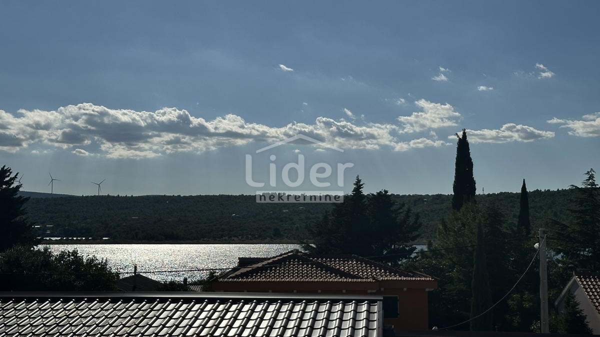 Casa con 2 appartamenti a soli 80 metri dal mare