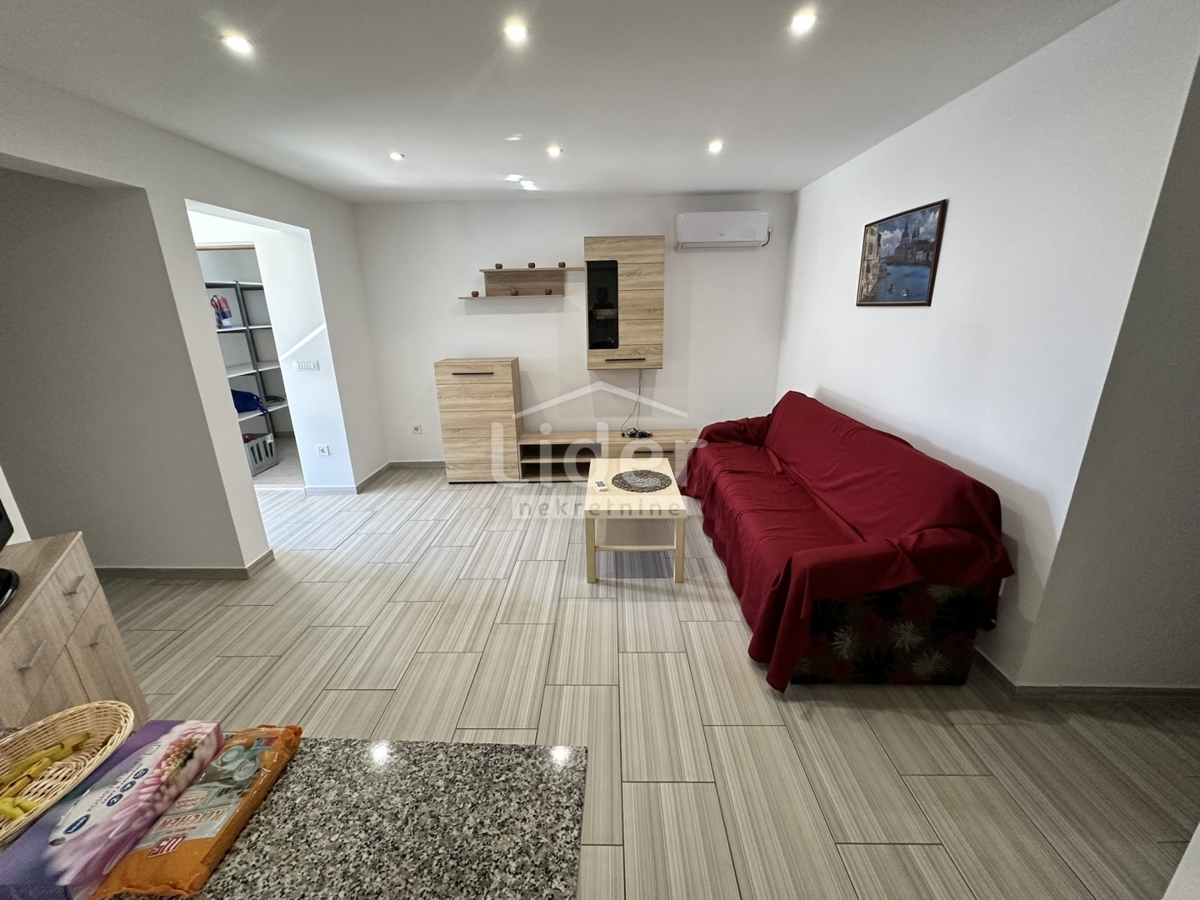 Casa con 2 appartamenti a soli 80 metri dal mare