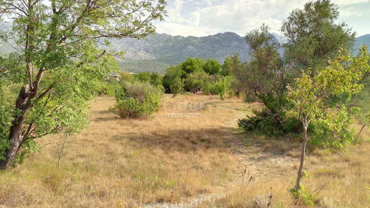 STARIGRAD-PAKLENICA Terreno a 300 m dal mare