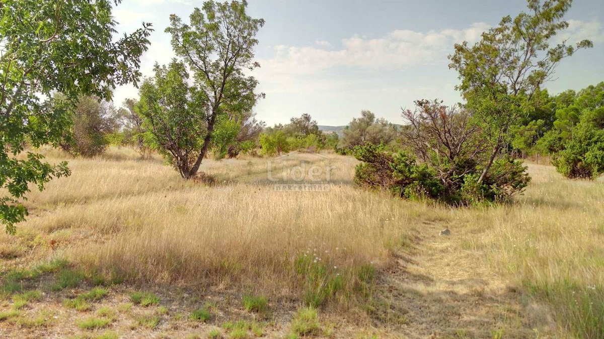 STARIGRAD-PAKLENICA Terreno a 300 m dal mare