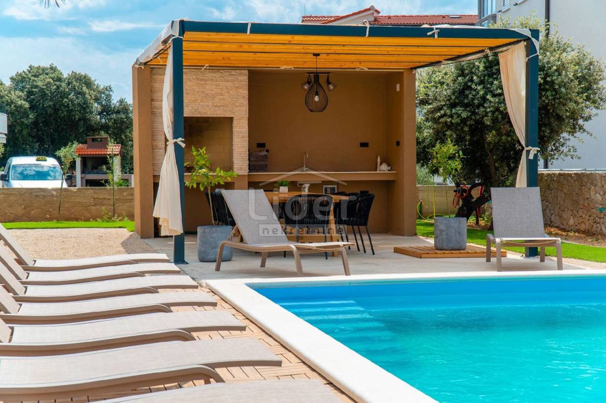 Isola Pag, Mandre, villa moderna con piscina in vendita