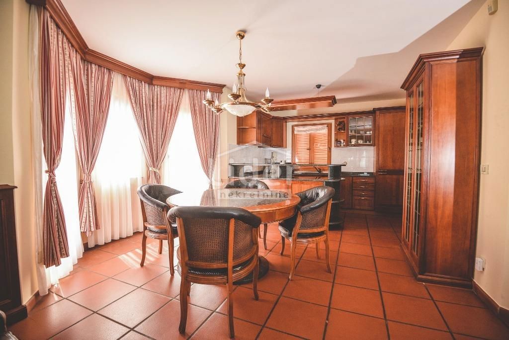 Casa Gornja Vežica, Rijeka, 330m2