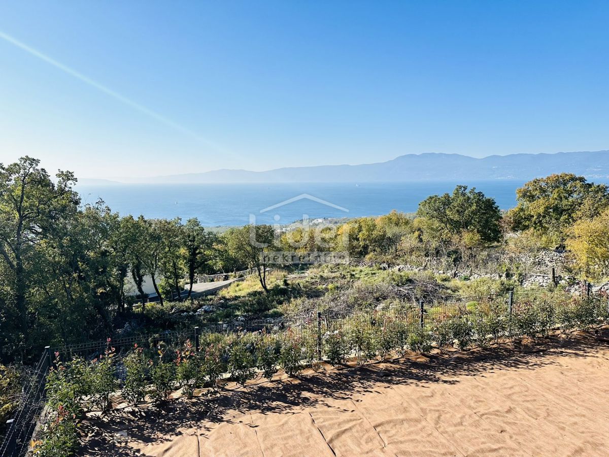 Kostrena, appartamento con garage e piscina in villa di lusso