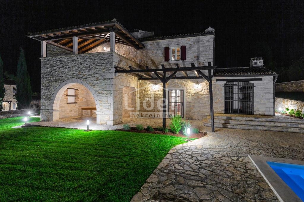 Casa Muntrilj, Tinjan, 288m2