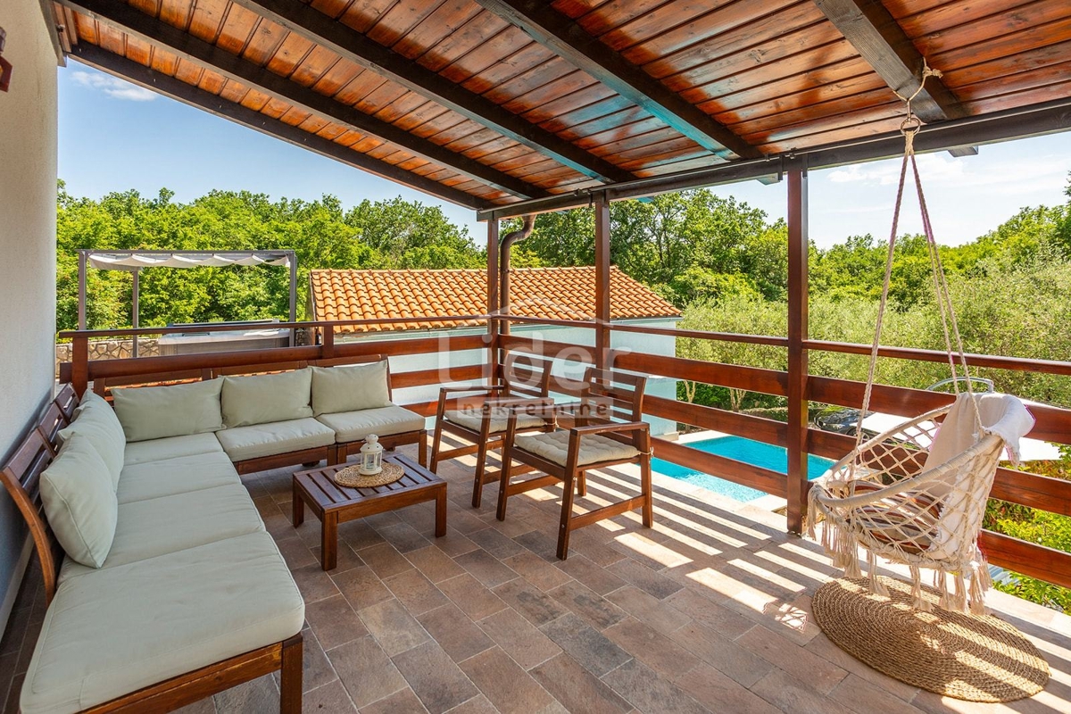 Bella casa con piscina