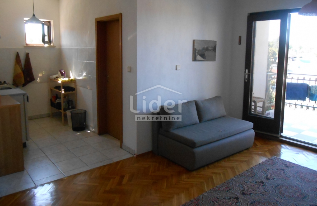  34 MALINSKA Appartamento di 58 m2 con loggia