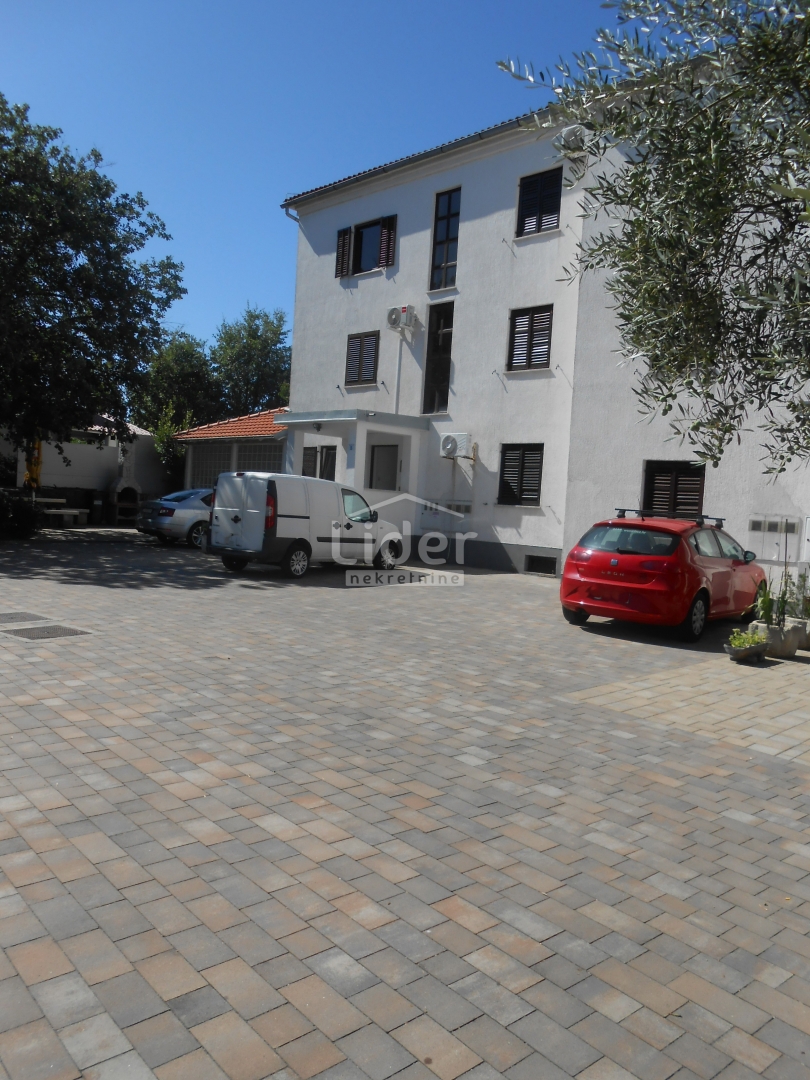  34 MALINSKA Appartamento di 58 m2 con loggia