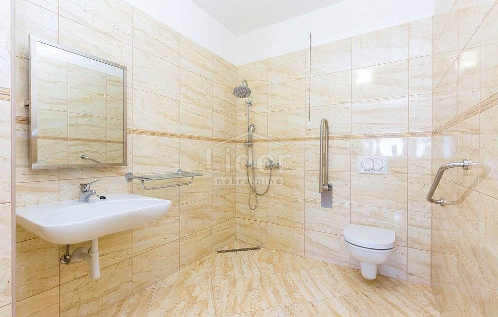 Bribir, Casa con 2 edifici e piscina, 417m2