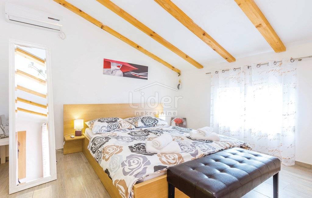 Bribir, Casa con 2 edifici e piscina, 417m2