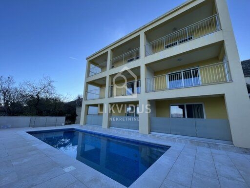 Appartamento Ravni, Raša, 450m2