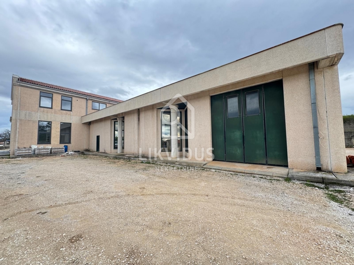 Commerciale Kanfanar, 975m2