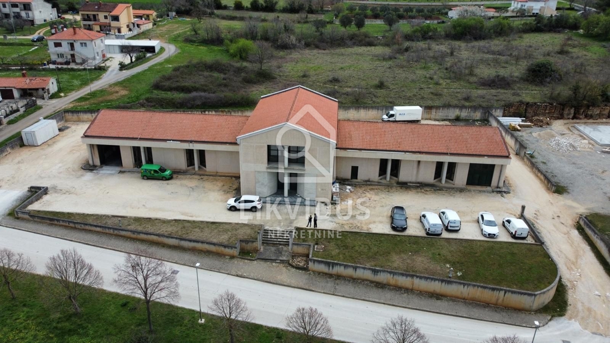 Commerciale Kanfanar, 975m2