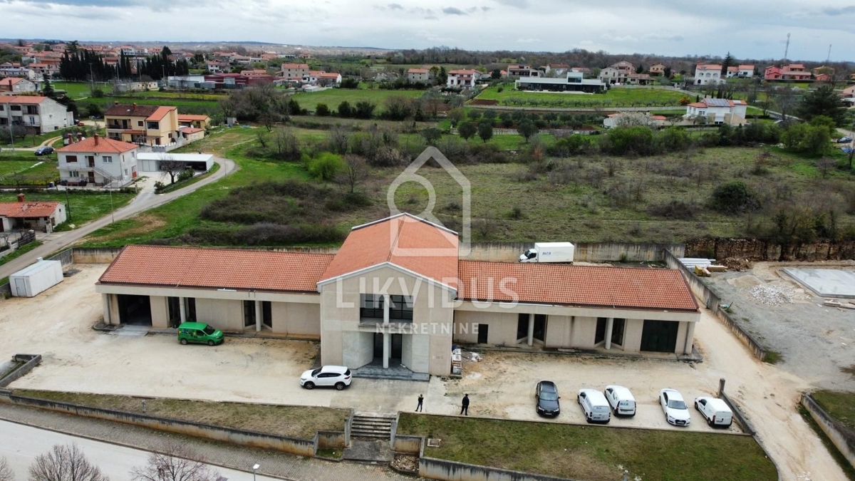 Commerciale Kanfanar, 975m2